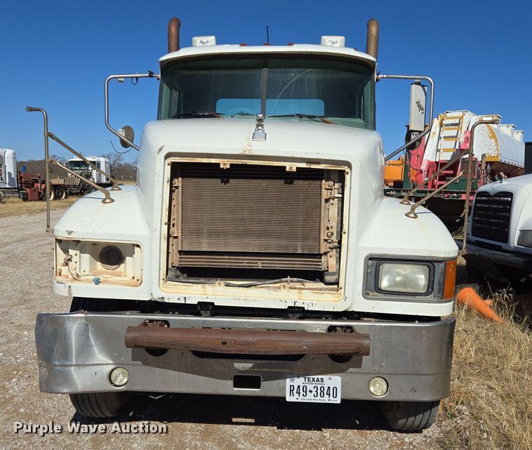 image for item DO2659 2008 Mack CHU613 truck cab and chassis