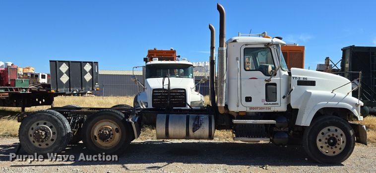 image for item DO2659 2008 Mack CHU613 truck cab and chassis