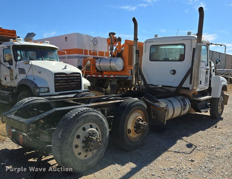 image for item DO2659 2008 Mack CHU613 truck cab and chassis