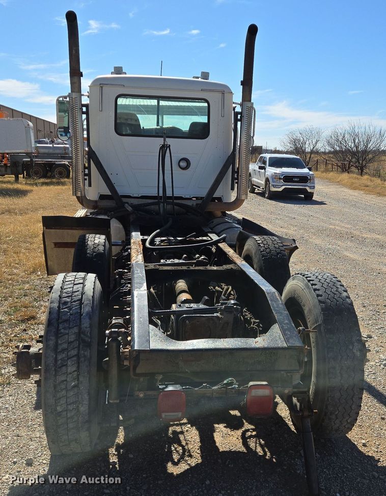 image for item DO2659 2008 Mack CHU613 truck cab and chassis