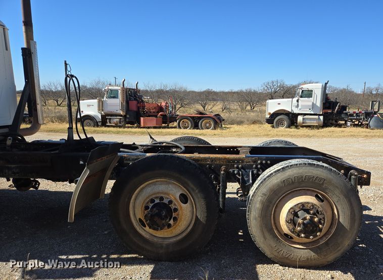 image for item DO2659 2008 Mack CHU613 truck cab and chassis