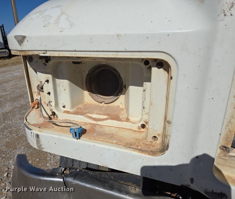 image for item DO2659 2008 Mack CHU613 truck cab and chassis