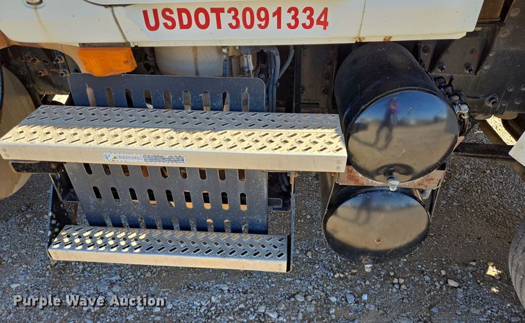 image for item DO2659 2008 Mack CHU613 truck cab and chassis