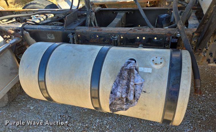 image for item DO2659 2008 Mack CHU613 truck cab and chassis