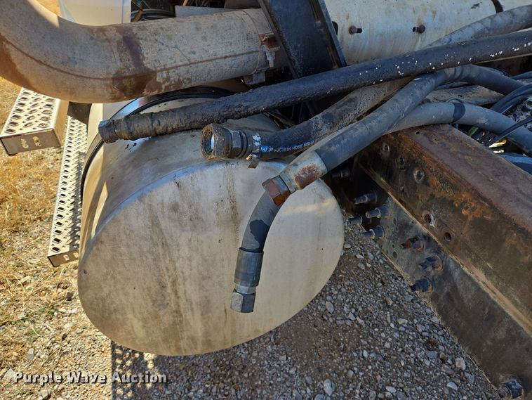 image for item DO2659 2008 Mack CHU613 truck cab and chassis