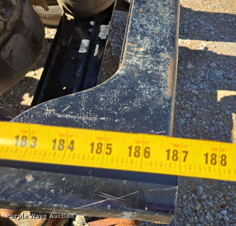 image for item DO2659 2008 Mack CHU613 truck cab and chassis