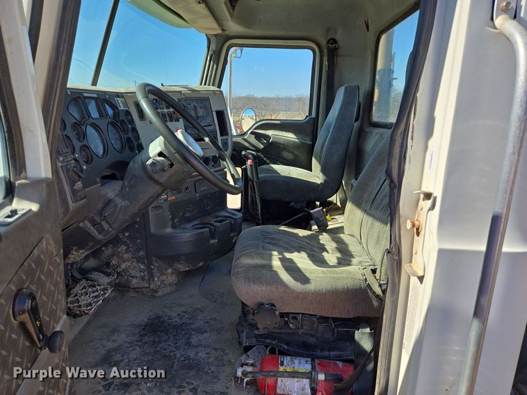 image for item DO2659 2008 Mack CHU613 truck cab and chassis