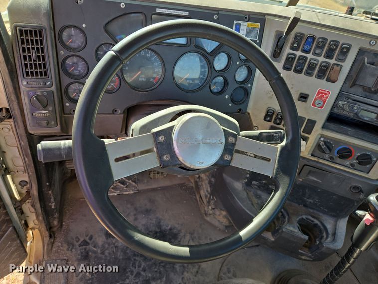 image for item DO2659 2008 Mack CHU613 truck cab and chassis