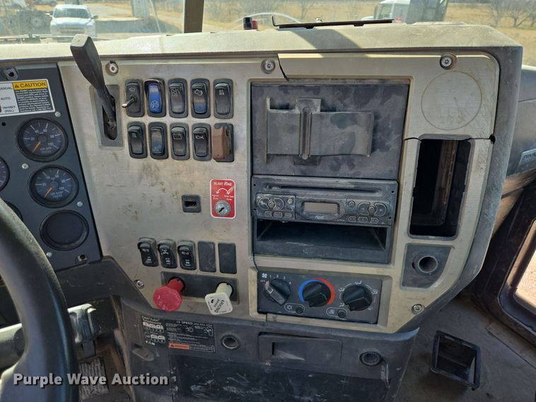 image for item DO2659 2008 Mack CHU613 truck cab and chassis