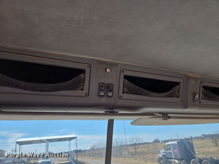 image for item DO2659 2008 Mack CHU613 truck cab and chassis