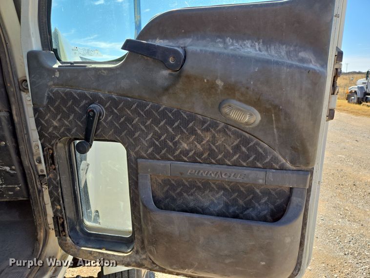 image for item DO2659 2008 Mack CHU613 truck cab and chassis