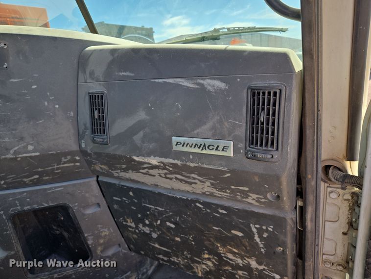 image for item DO2659 2008 Mack CHU613 truck cab and chassis