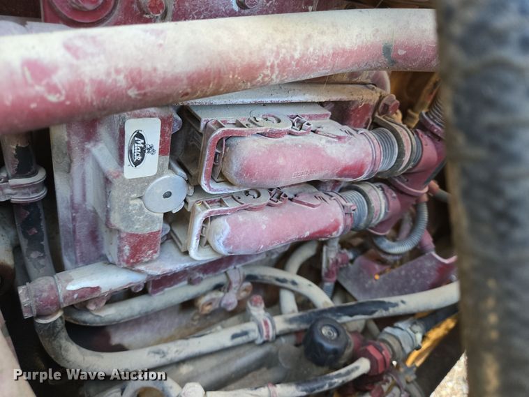 image for item DO2659 2008 Mack CHU613 truck cab and chassis