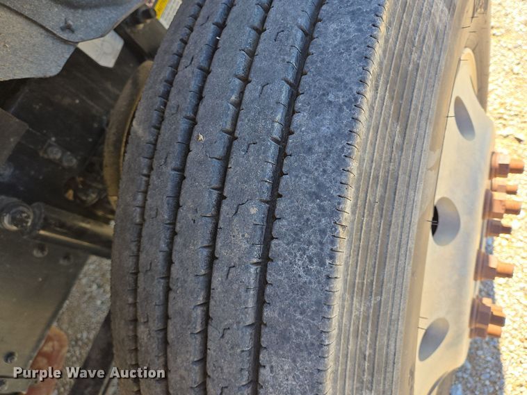 image for item DO2659 2008 Mack CHU613 truck cab and chassis