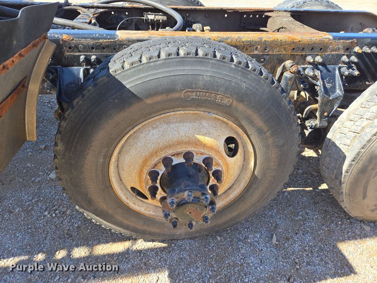 image for item DO2659 2008 Mack CHU613 truck cab and chassis