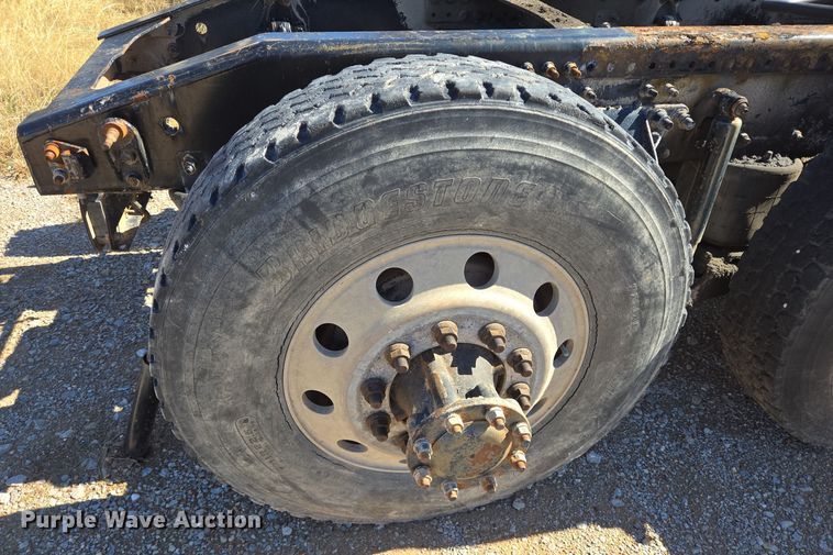 image for item DO2659 2008 Mack CHU613 truck cab and chassis