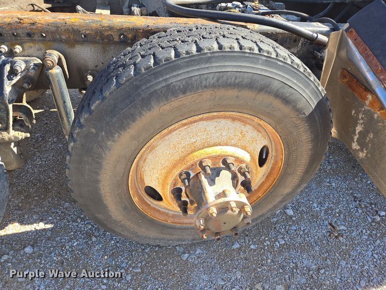 image for item DO2659 2008 Mack CHU613 truck cab and chassis