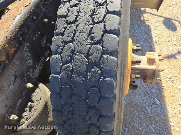 image for item DO2659 2008 Mack CHU613 truck cab and chassis