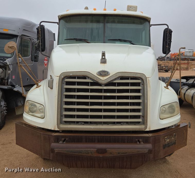 image for item DP6115 2005 Mack CX613 semi truck