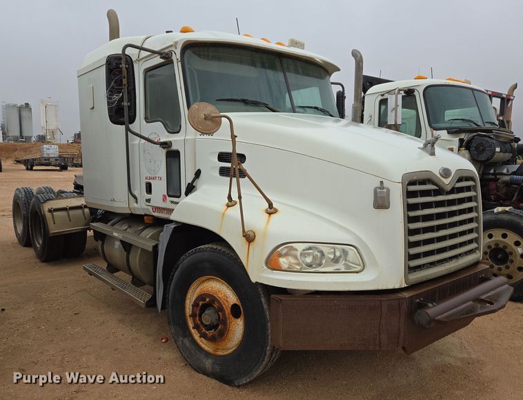 image for item DP6115 2005 Mack CX613 semi truck