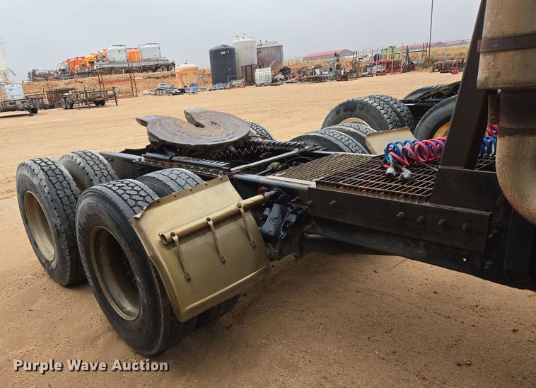 image for item DP6115 2005 Mack CX613 semi truck