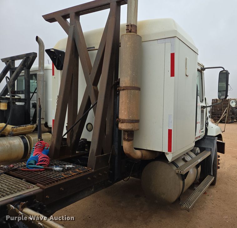 image for item DP6115 2005 Mack CX613 semi truck