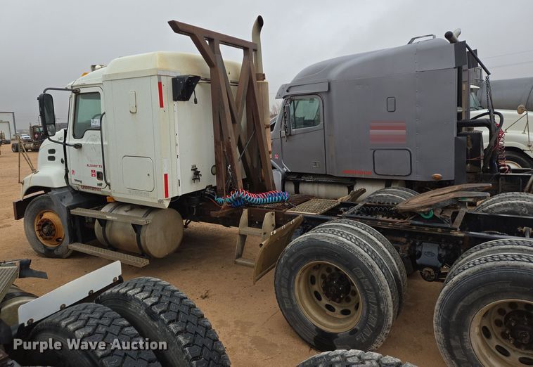 image for item DP6115 2005 Mack CX613 semi truck