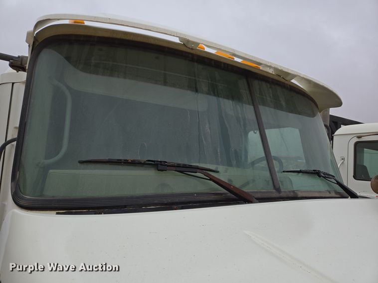 image for item DP6115 2005 Mack CX613 semi truck