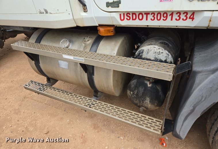 image for item DP6115 2005 Mack CX613 semi truck