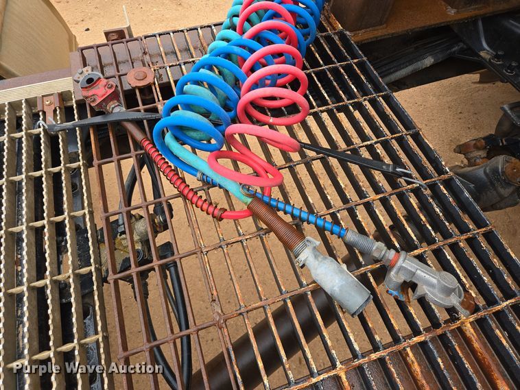 image for item DP6115 2005 Mack CX613 semi truck