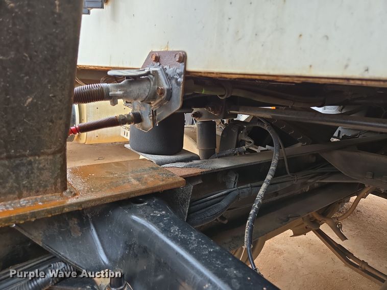 image for item DP6115 2005 Mack CX613 semi truck