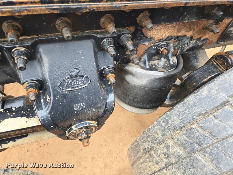 image for item DP6115 2005 Mack CX613 semi truck