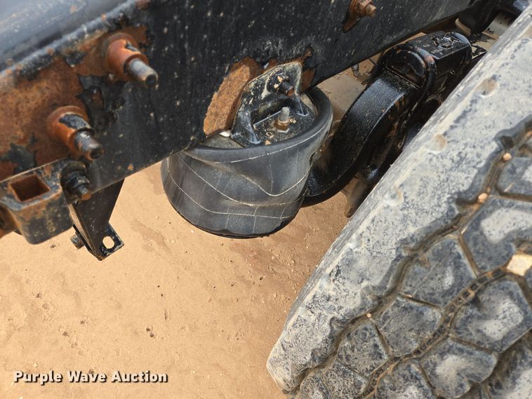 image for item DP6115 2005 Mack CX613 semi truck