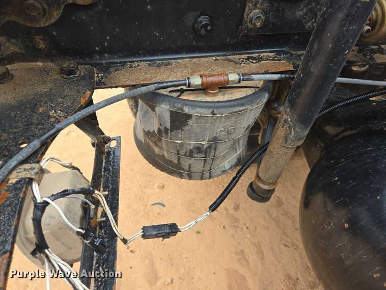 image for item DP6115 2005 Mack CX613 semi truck