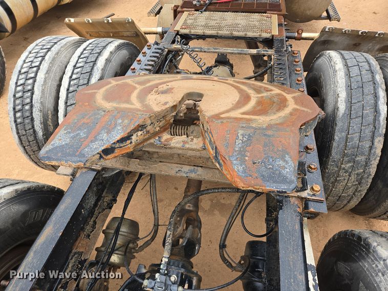 image for item DP6115 2005 Mack CX613 semi truck