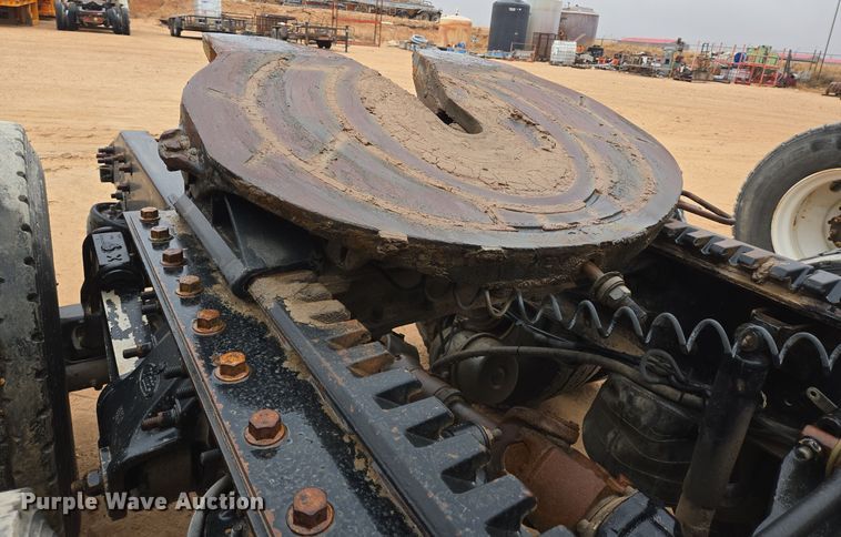 image for item DP6115 2005 Mack CX613 semi truck