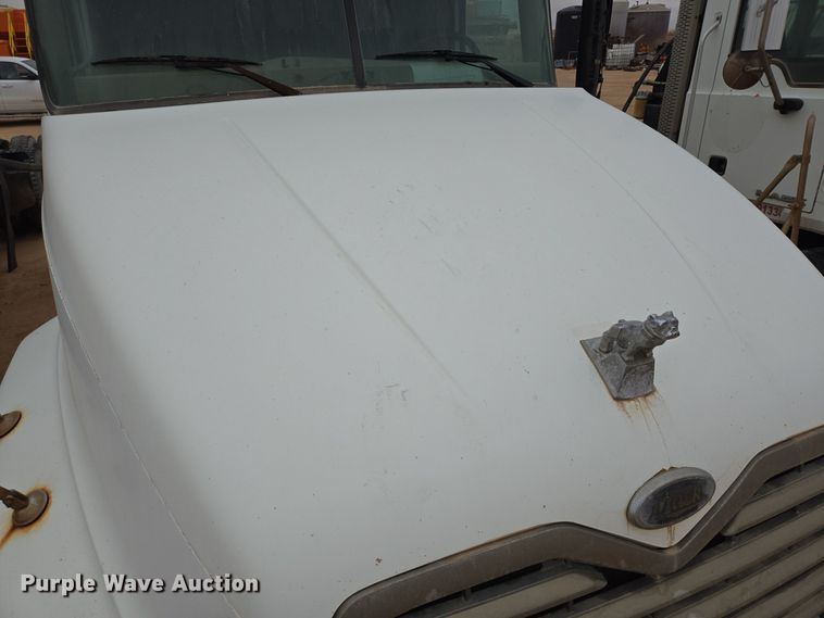 image for item DP6115 2005 Mack CX613 semi truck