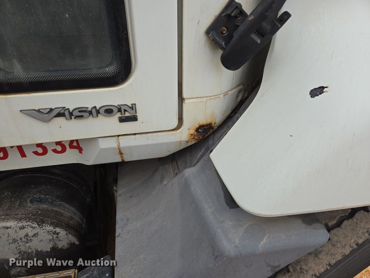 image for item DP6115 2005 Mack CX613 semi truck