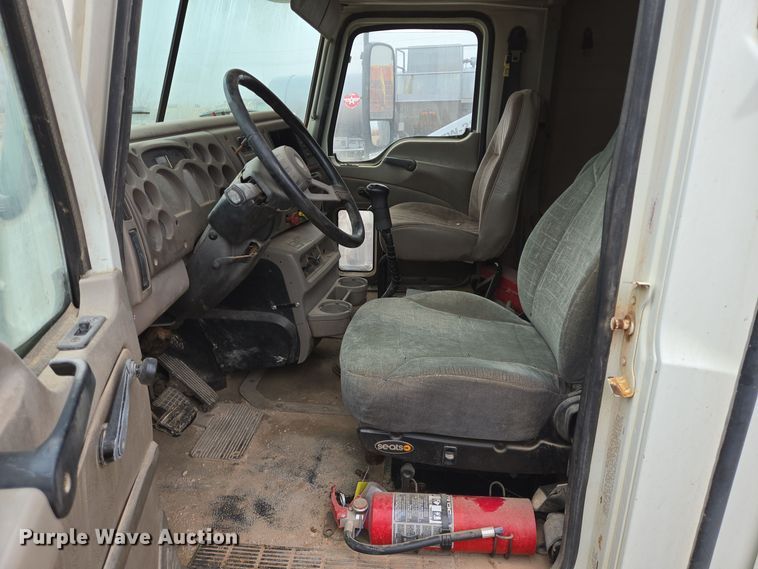 image for item DP6115 2005 Mack CX613 semi truck