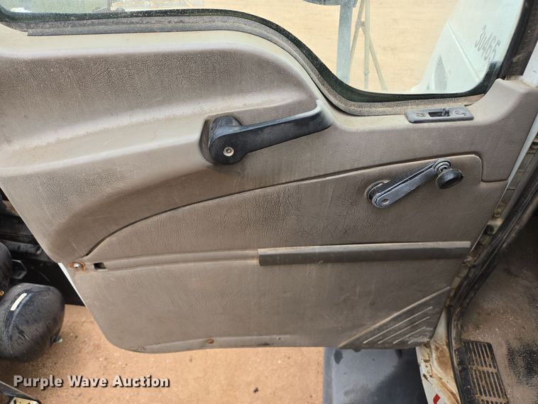 image for item DP6115 2005 Mack CX613 semi truck