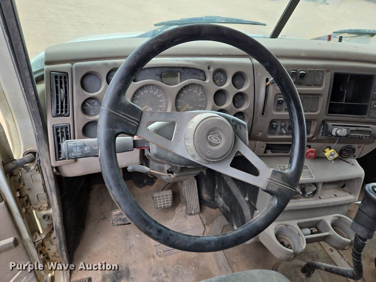 image for item DP6115 2005 Mack CX613 semi truck