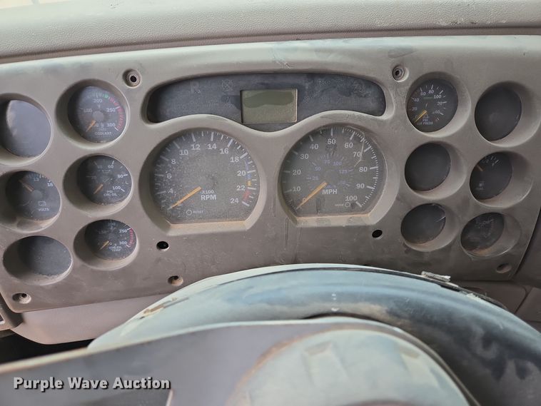 image for item DP6115 2005 Mack CX613 semi truck