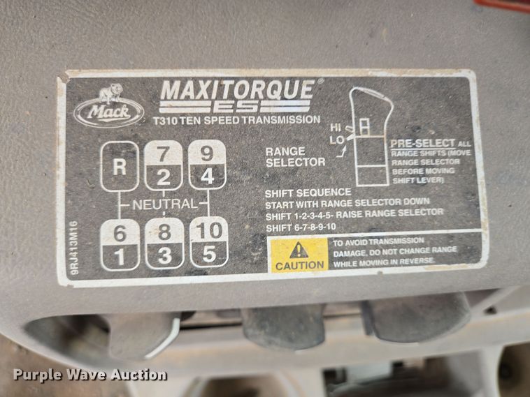 image for item DP6115 2005 Mack CX613 semi truck