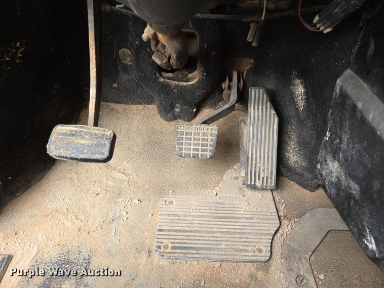 image for item DP6115 2005 Mack CX613 semi truck