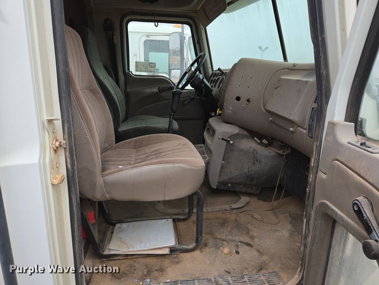 image for item DP6115 2005 Mack CX613 semi truck