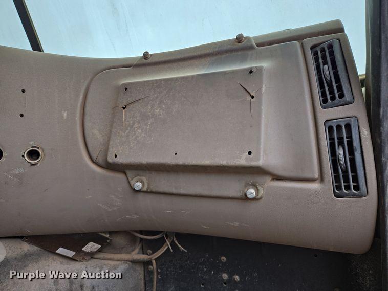 image for item DP6115 2005 Mack CX613 semi truck