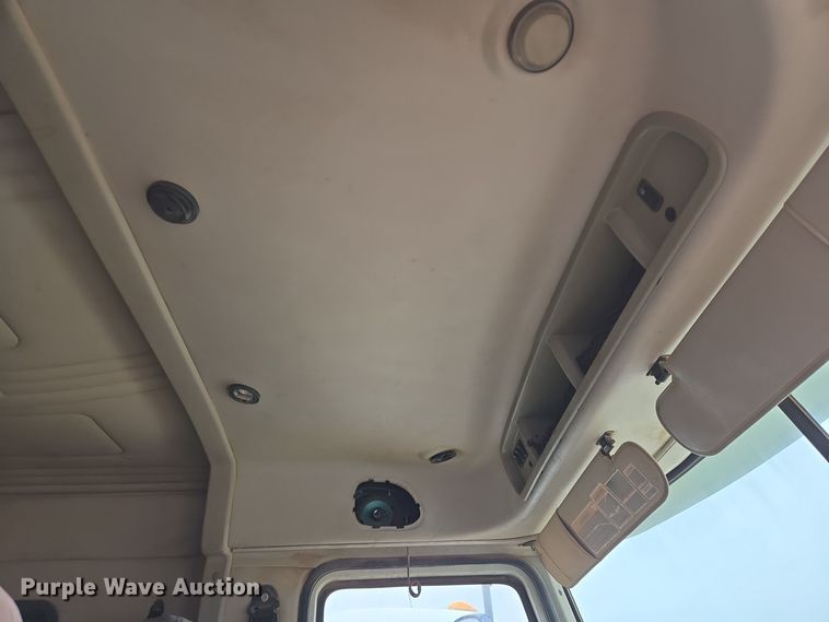 image for item DP6115 2005 Mack CX613 semi truck