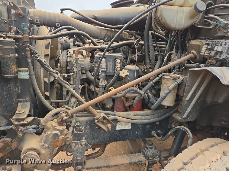 image for item DP6115 2005 Mack CX613 semi truck