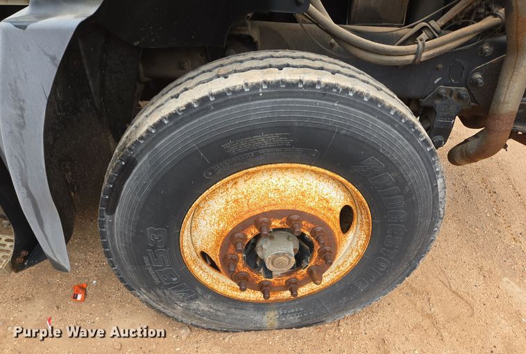 image for item DP6115 2005 Mack CX613 semi truck