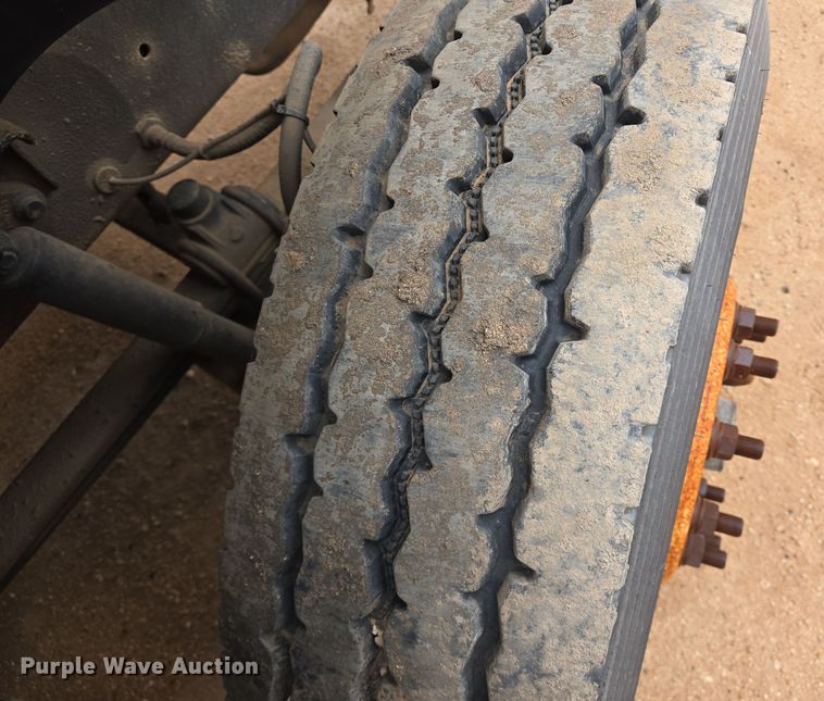 image for item DP6115 2005 Mack CX613 semi truck